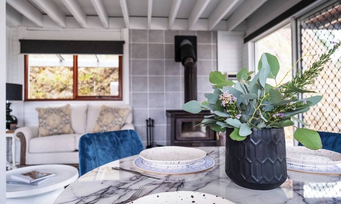Riverlea Cottage | Bear Cottage Eco Escape in the Hills of Riverlea