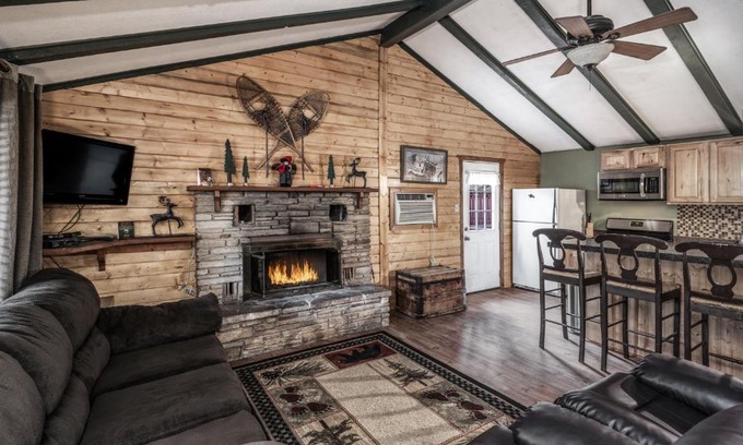 Ruidoso House | Bear Country - Hot Tub - Upper Canyon