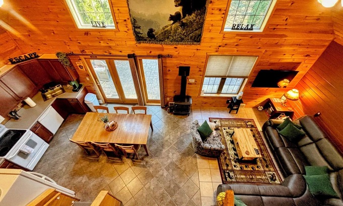 Day Cabin | Bear Den - scenic Adirondack cabin escape + lake access
