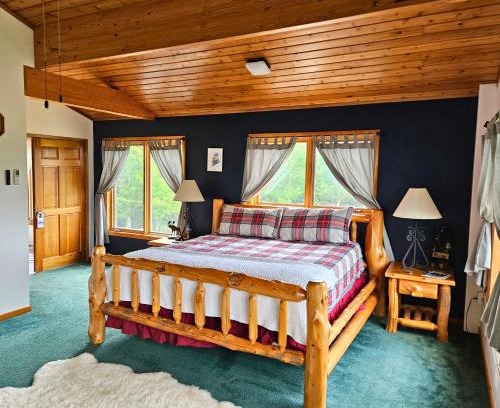 Robbinston House | Bear Mountain Lodge. 560 Acre Wooded Estate.