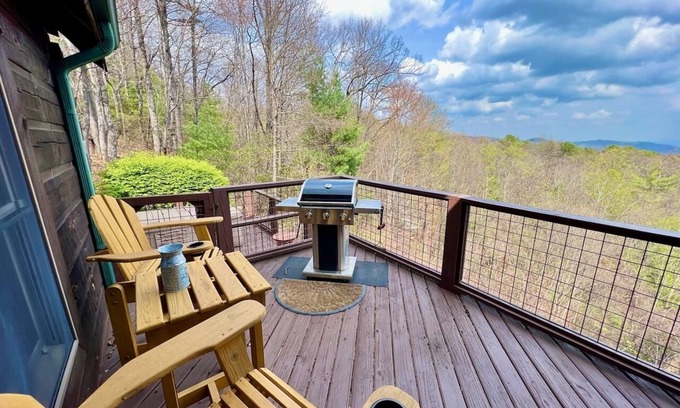 Ferguson Cabin | Bear Necessities - Hot tub, View, Spectacular!