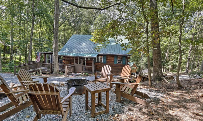 Ellijay Cabin | ‘Bear Paw Cabin’ w/ Deck, Game Room, & Fire Pit!