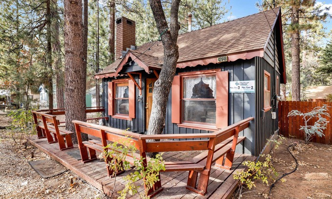 Big Bear Lake Cabin | Bear Paw Cottage at Big Bear w/Hot Tub