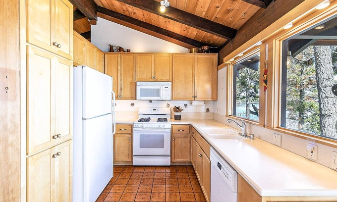 Tahoe City House | Bear's Den Lakefront - Classic Cabin, Private Pier, Pet-Friendly, Walk to Everything!