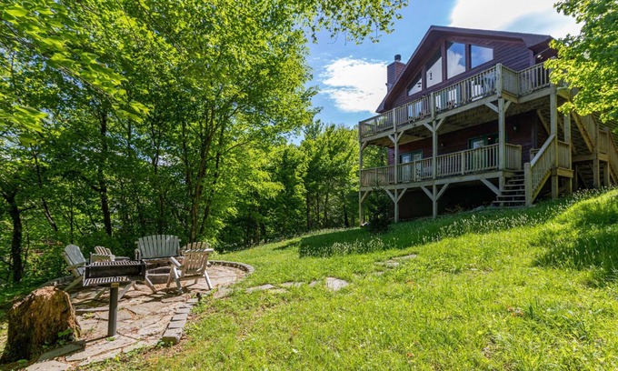 Sugar Mountain Cabin | Bearadise Cabin- Pet Friendly, Great Views, Firepit and Yard on Sugar Mountain, 2 Car Garage!