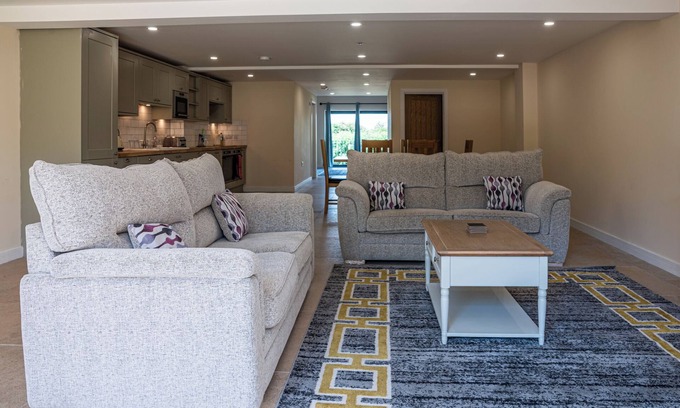 Little Rissington Cottage | BEARS COURT BARN 7, pet friendly in Bourton-On-The-Water