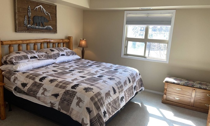 East Kootenay Condo | Bears Den, sleeps 6, lakefront, amazing location, sun deck overlooking pool/lake