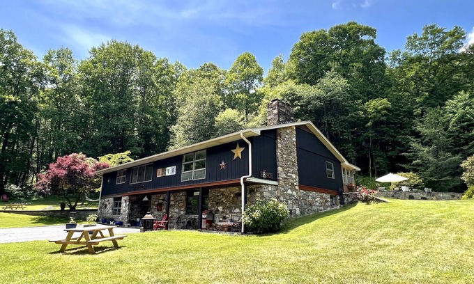 Gerton House | BearWallow MountainRetreat Hot tub 25 min from Asheville Endless Hiking trails.