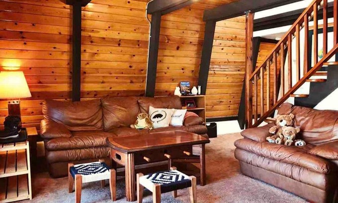 Big Bear City House | ^Bearwood Cabin^ - Close to Oktoberfest & Snowplay