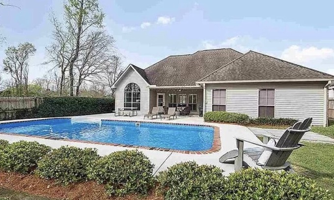 Prairieville House | BEAT THE HEAT WITH A POOL GREAT FOR LSU GAMES