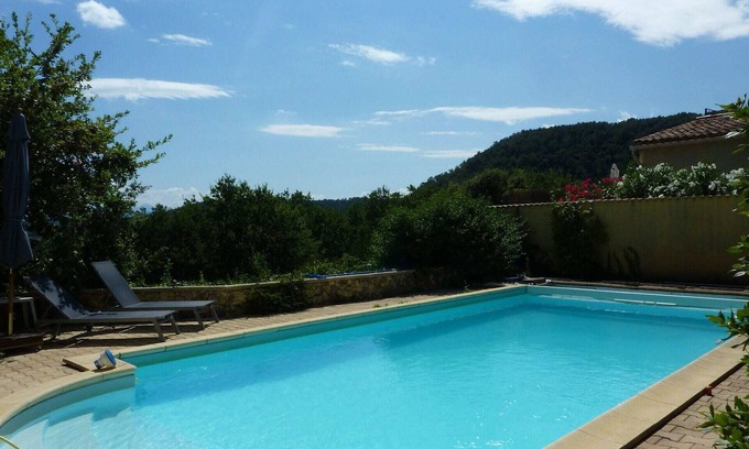 Saint-Paul-Trois-Chateaux Villa | Beautiful Villa in Saint-Paul-Trois-Chateaux with Pool