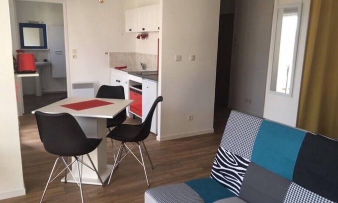 La Suze-sur-Sarthe Apartment | Beau Studio Meublé à La Suze. Idéal Étudiants et Déplacements Professionnels