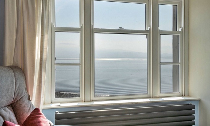 Beaumaris Apartment | Beau View at Gadlys House