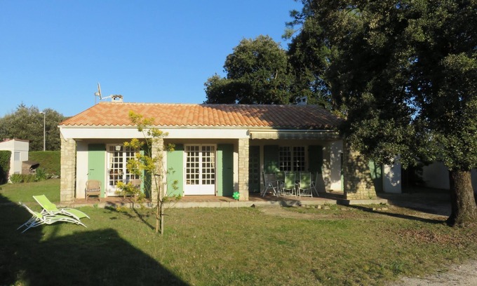 Saint-Georges-d'Oleron Villa | Beautiful villa on the road to the beach .