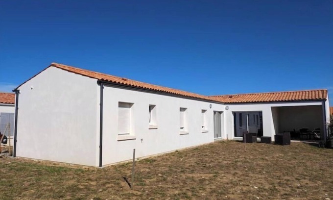 Cheray House | Beautiful new house close to beaches and shops