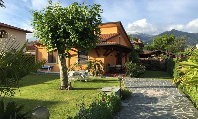 Cinquale Apartment | Beautiful villa with garden all round. Quiet area, modern furniture and all well-looked after. WIFI,