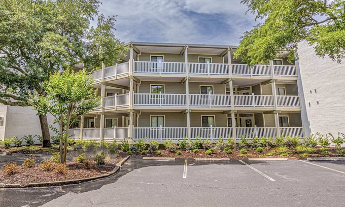 Briarcliffe Acres Condo | Beautiful 1 Bedroom in Ocean Creek