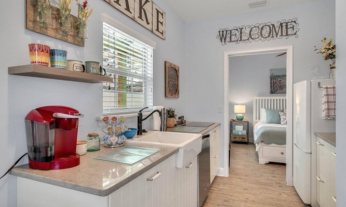 Clermont Cottage | Beautiful 1 bedroom/1 bath unit in Downtown Clermont at Lake Minneola