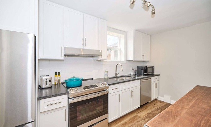 Thorold Condo | Beautiful 1 Bedroom Condo near Niagara Falls and Wine Country