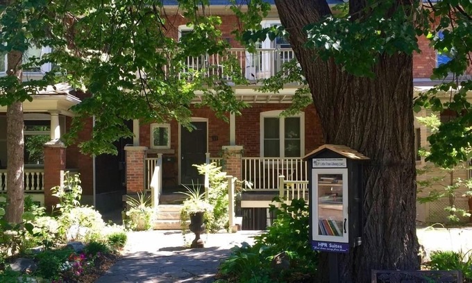 Roncesvalles Village House | Beautiful 1 Bedroom Garden Apt In Roncesvalles High Park.