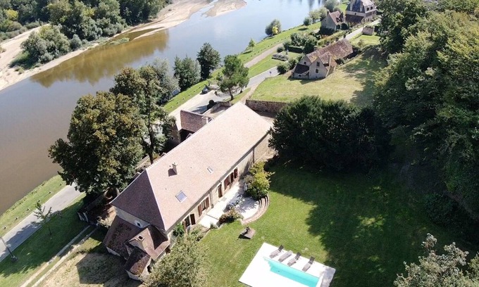 Apremont-sur-Allier House | Beautiful 1900 Demeure with swimming pool and enclosed garden, in a charming village