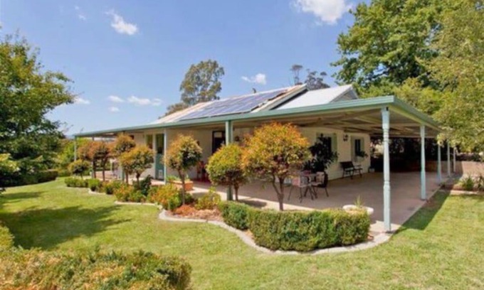 Yackandandah House | Beautiful 1960s home in historic Yackandandah