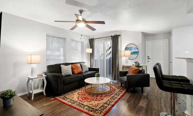 University Hills and Windsor Park Apartment | Beautiful 1BD/1BA in University Hills 3063