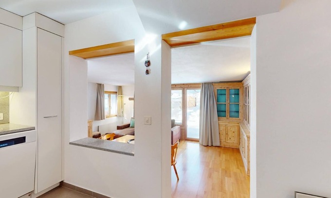 Maloja Apartment | Beautiful 2 1/2-room apartment on the ground floor with private terrace.