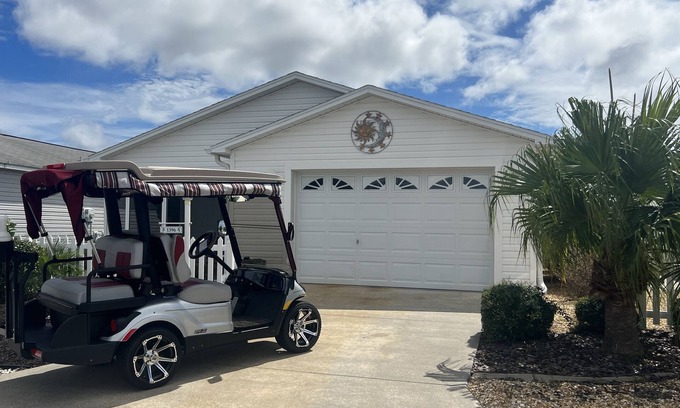 Duval Villa | Beautiful 2/2 Villa w/4 Seater Gas Golf Cart, BBQ Grill, and WiFi!