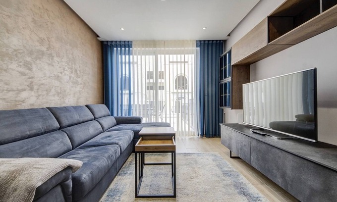 Hamrun Apartment | Beautiful 2 BDR Penthouse near Valletta sleeps 6