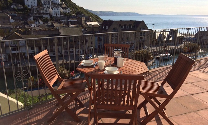 West Looe Apartment | Beautiful 2 bed apartment, tastefully furnished with breathtaking views.