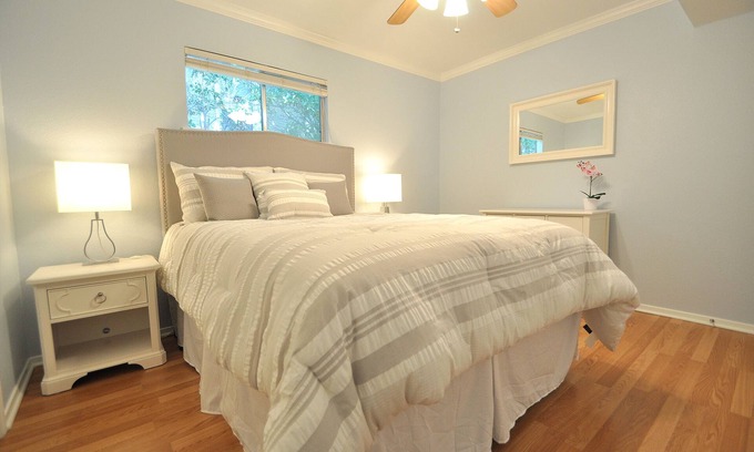South Lamar Condo | Beautiful 2 Bed South Lamar Oasis!