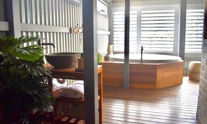 Point Vernon Apartment | Beautiful 2 bedroom fully self contained unit with sea views and breezes