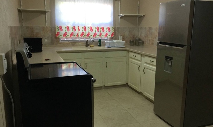 Clermont Apartment | Beautiful 2 bedroom 1 bathroom apartment.