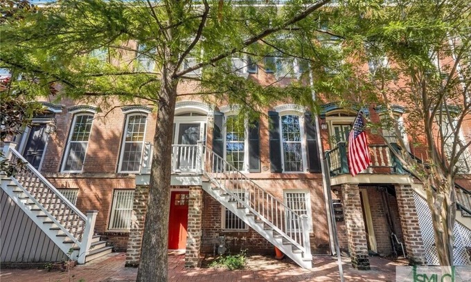 Savannah Victorian District Apartment | Beautiful 2-bedroom apartment by Forsyth Park in Savannah