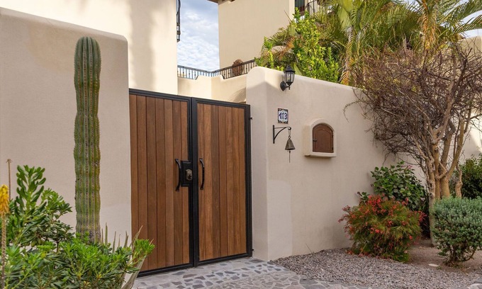 Nopolo House | Beautiful 2 bedroom home in Founder - A close walk to the beach and Wine cellar