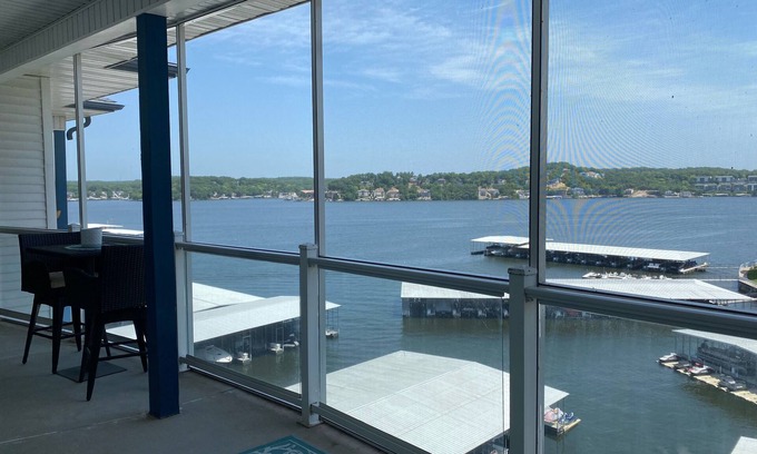 Lake Ozark Condo | Beautiful 2-Bedroom, 6th Floor Condo located on Horseshoe Bend.
