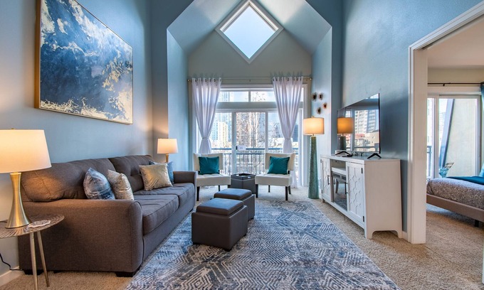 Belltown Condo | Beautiful 2 Story Penthouse @ the Heart of Seattle! with Pool and Free Parking