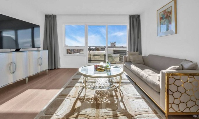 Richmond City Centre Apartment | Beautiful 2B+2B Condo Richmond