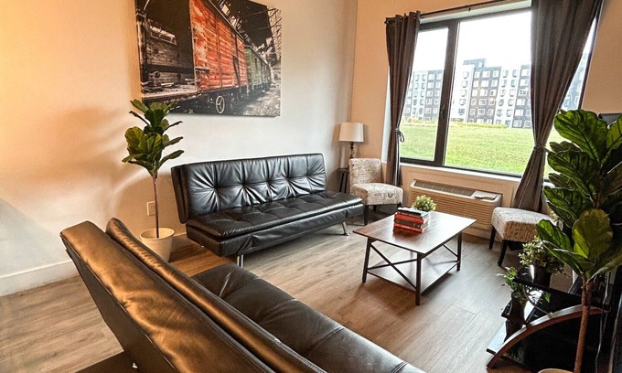 Elizabeth Apartment | Beautiful 2BR Next to Airport 1984