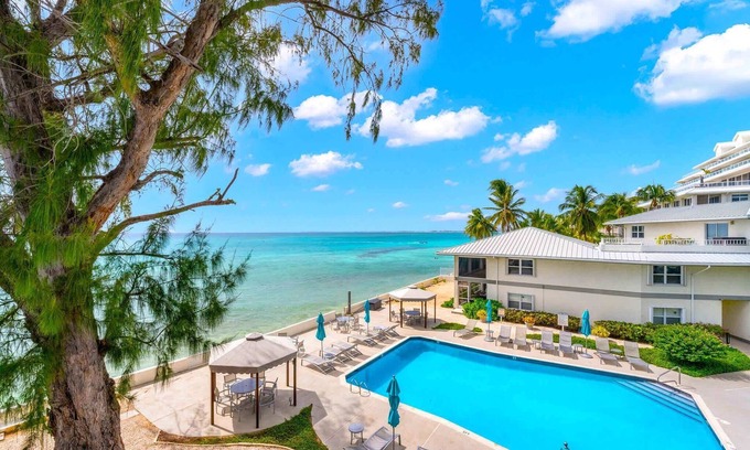 Seven Mile Beach Condo | Beautiful 3 Bdr Oceanfront 7 Mile Beach Condo
