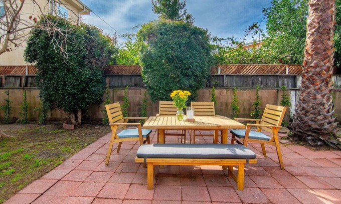 Valley Glen House | Beautiful 3 Bed 1 Bath Designer Home + Hot Tub