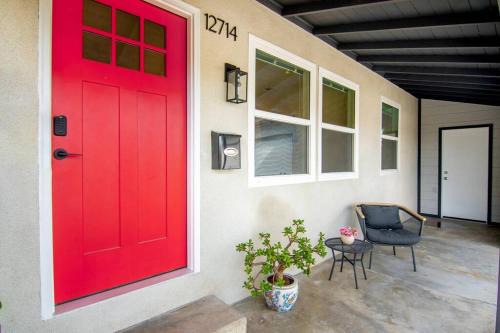 Valley Glen House | Beautiful 3 Bed 1 Bath Designer Home + Hot Tub