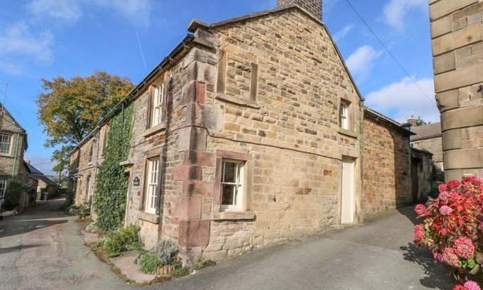 Longnor House | Beautiful 3-Bed House in Longnor near Buxton