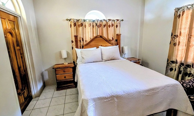 Hope Bay House | Beautiful 3-bedroom house with Oceanview in Hope Bay and AC