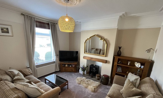 Ossett House | Beautiful 3 Bedroom Home. Entire House