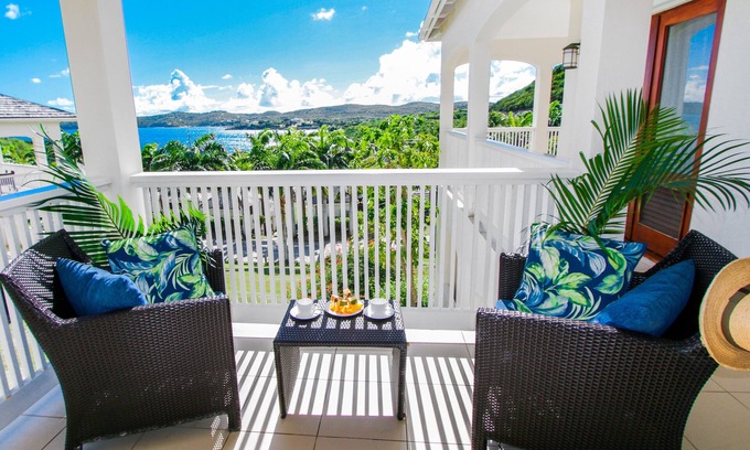 Freetown Apartment | Beautiful 3 Bedroom Suite Pool/Sea View, Resort Restaurant