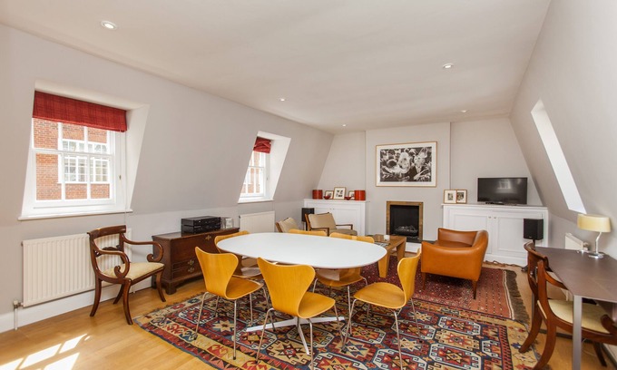 Royal Borough of Kensington and Chelsea House | Beautiful 3 bedroom Terraced Victorian Mews house