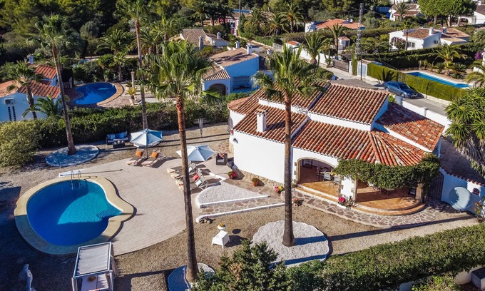 Costa Nova Villa | Beautiful 3 Bedroom Villa with Pool