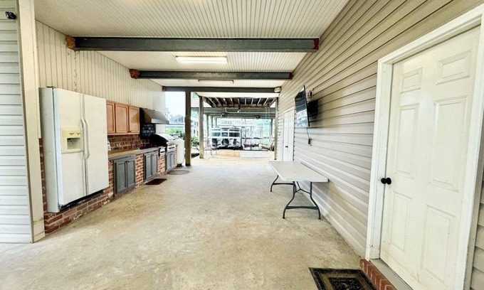 Springfield House | Beautiful 3-Story Home on the Tickfaw River close to Baton Rouge & New Orleans